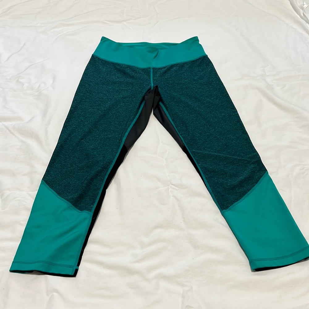 Greenish blue grey and black workout leggings capri length size small